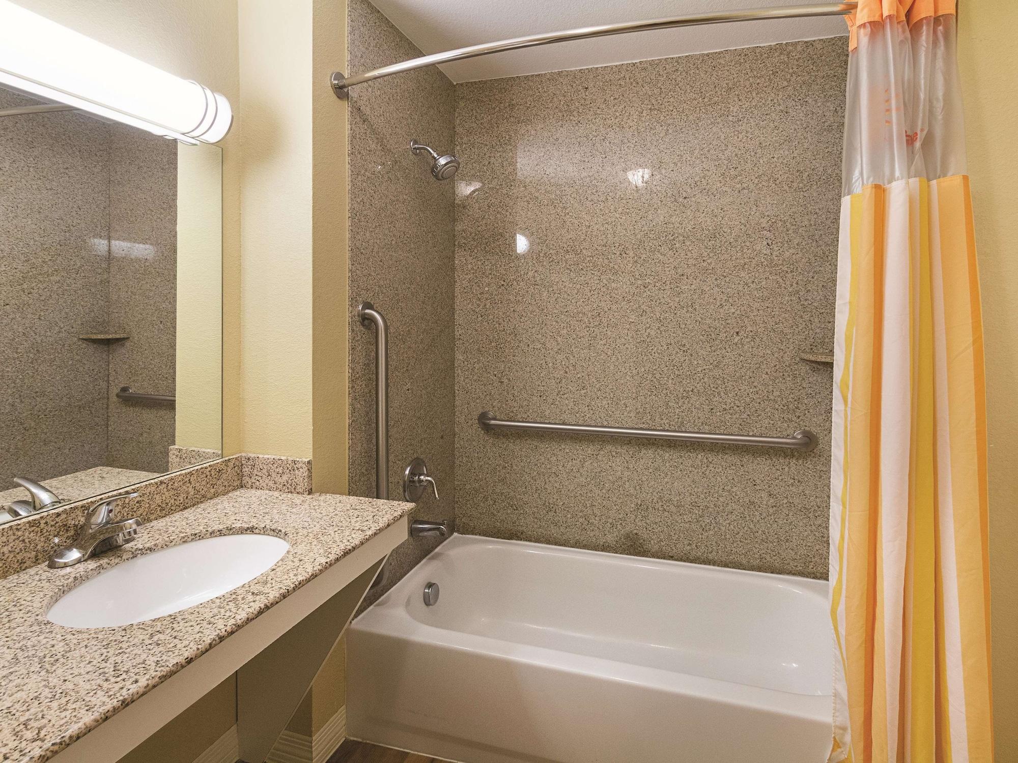 La Quinta By Wyndham Waxahachie Hotel Екстериор снимка